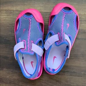 Nike toddler swim shoes 8/9